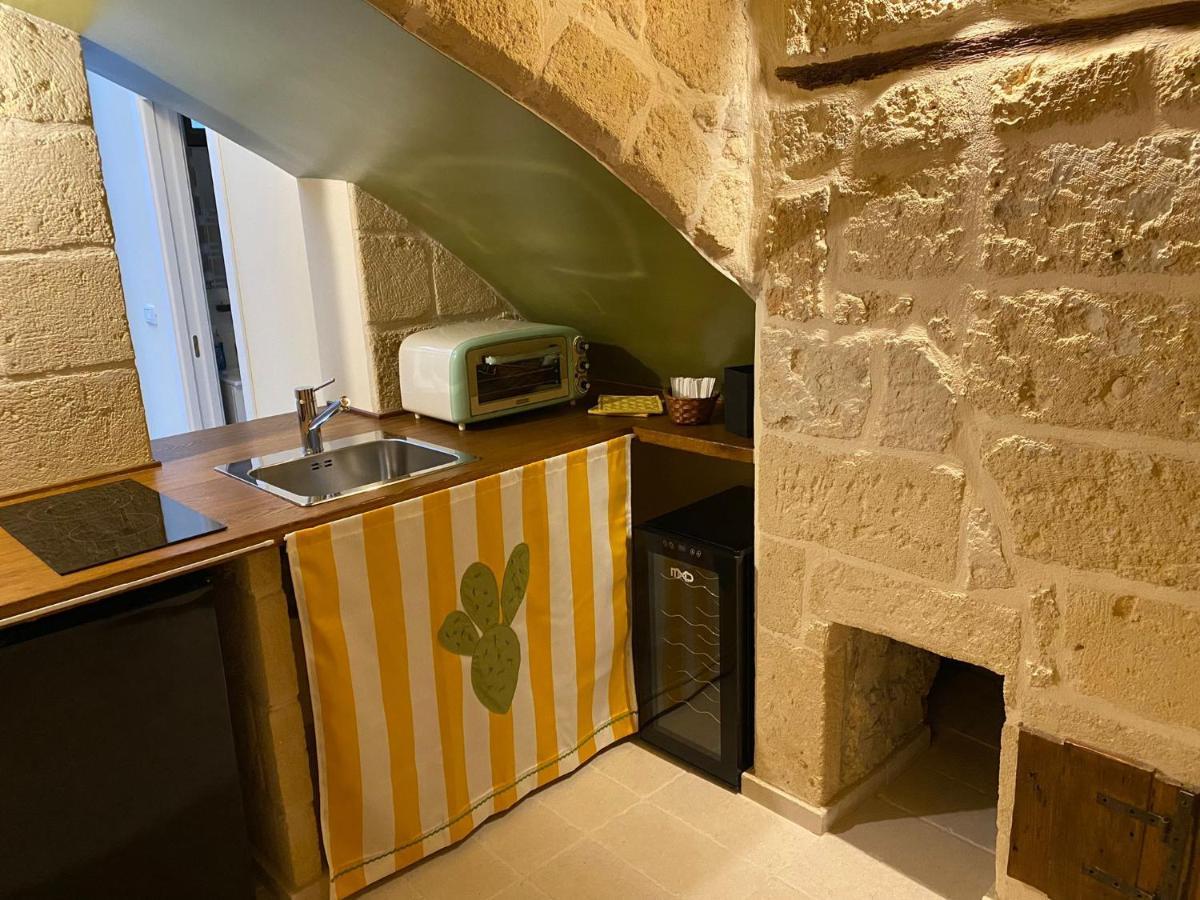 Casa Vacanze Disque Rouge Trani Exterior photo